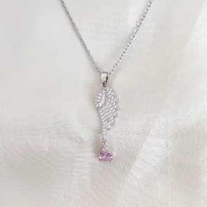 گردنبند استیل زنانه طرح بال فرشته نگین‌دار مدل TN4028